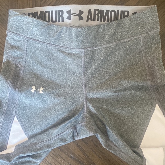 Under Armour Heat Gear Color Block Cropped Leggings - Picture 10 of 10